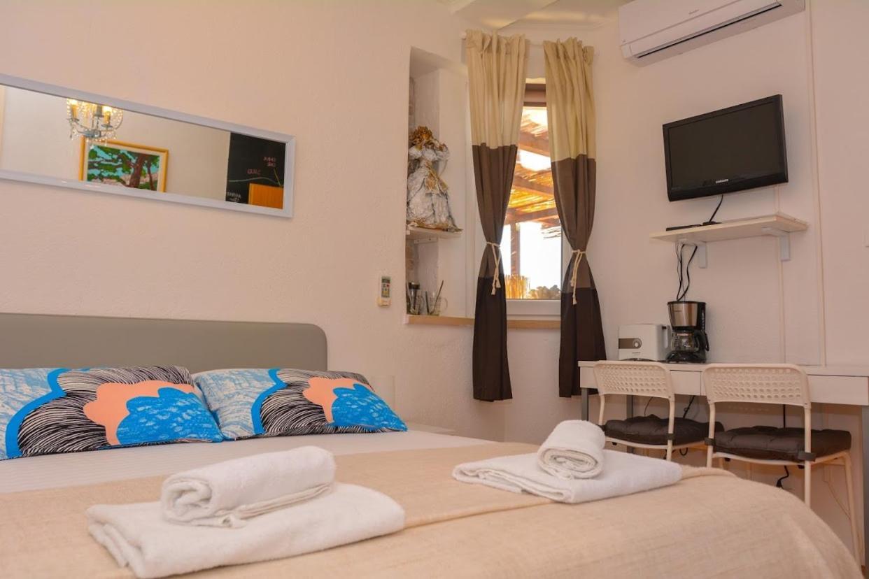 Apartment And Room Sveti Jakov Dubrovnik Eksteriør billede